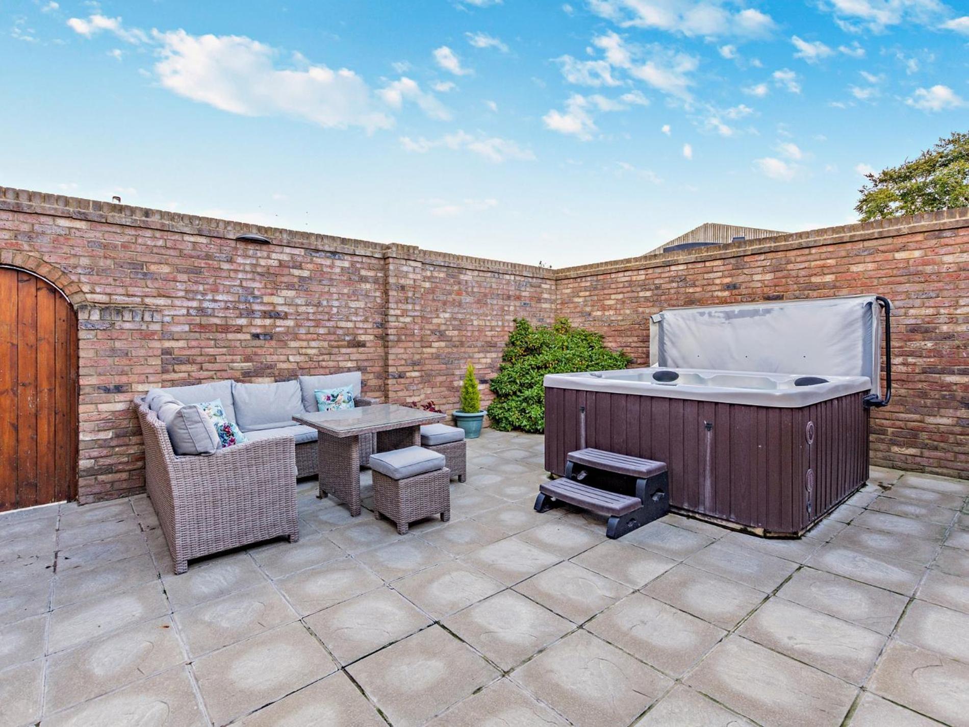 2 Bed In Filey 79280 Villa Wold Newton  Екстериор снимка